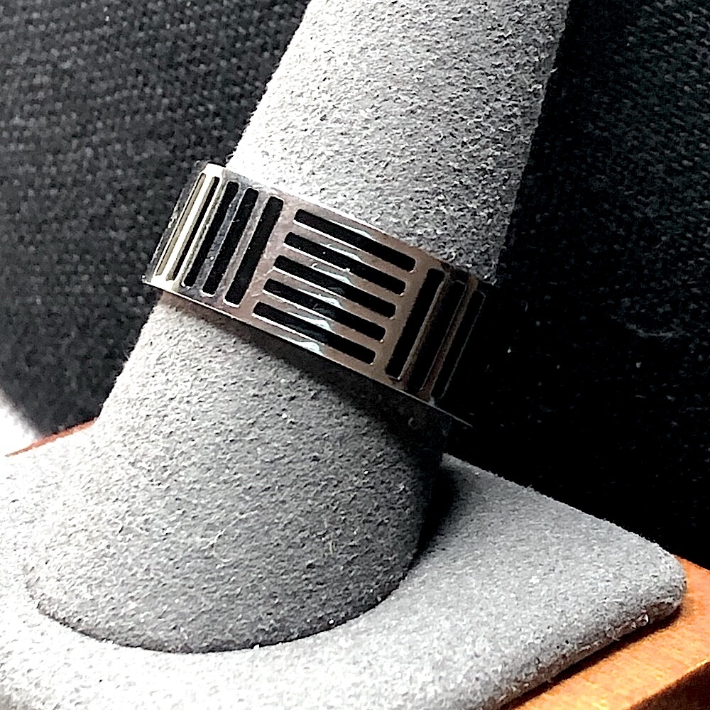 LOUIS VUITTON LV Damier Silver & Black Damier Ring Size 10 (L, 22) NWOT - Picture 3 of 11